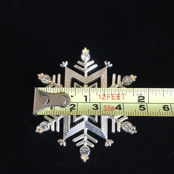 Jewelry - Vintage Silver Tone Snowflake Brooch Pin - Picture 7 of 8